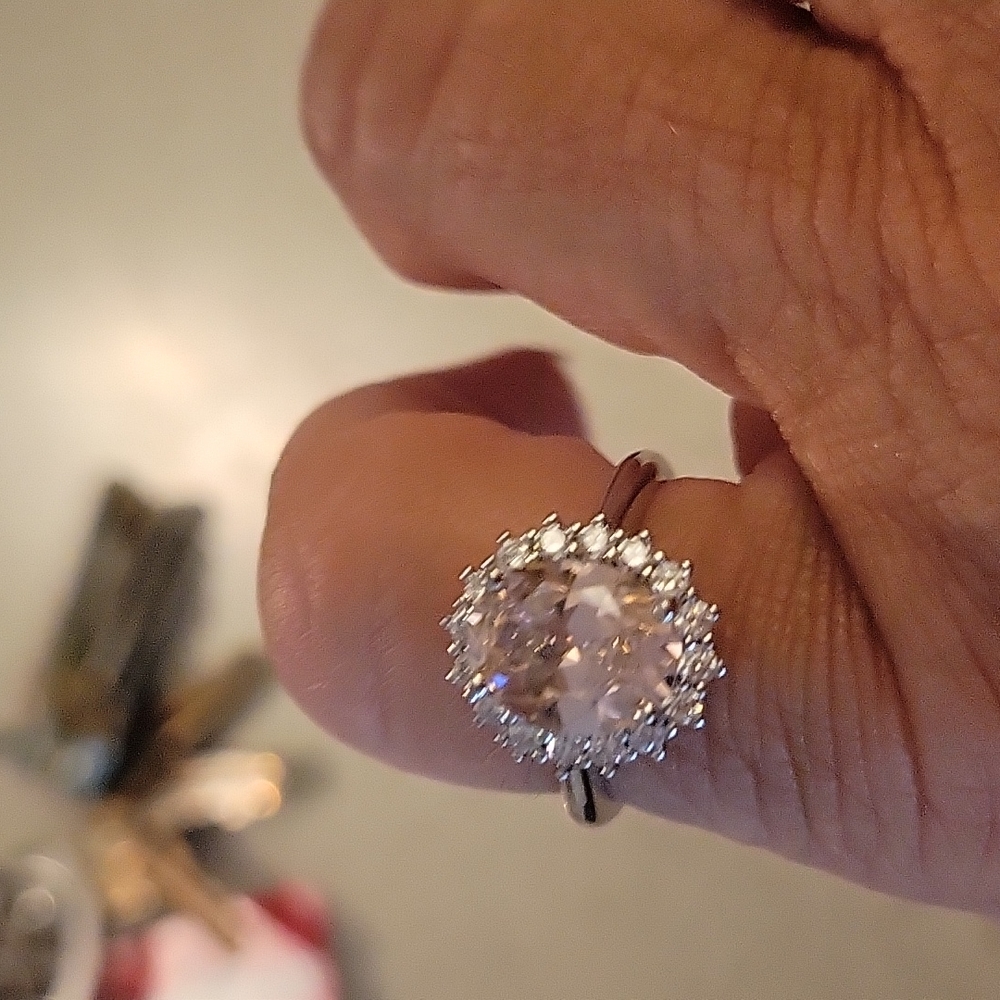 New ring - Picture 2 of 5